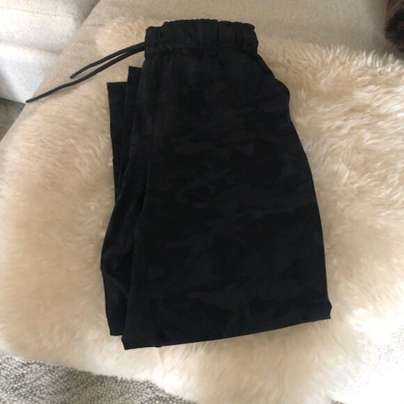 Lululemon Stretch High Rise 7/8 Pants Incognito Camo Multi Grey size 4 - Picture 9 of 14